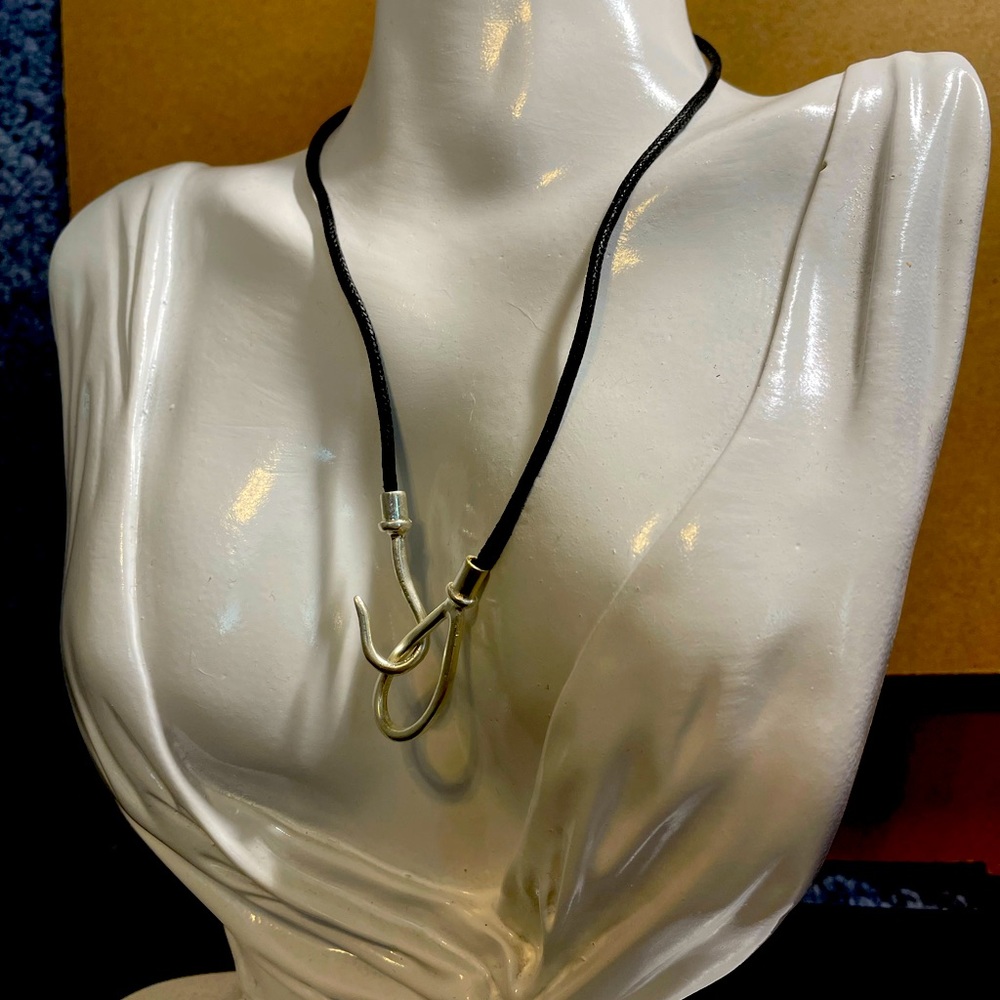 Hook choker necklace